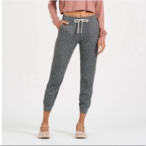 Vuori Performance Jogger, size small
